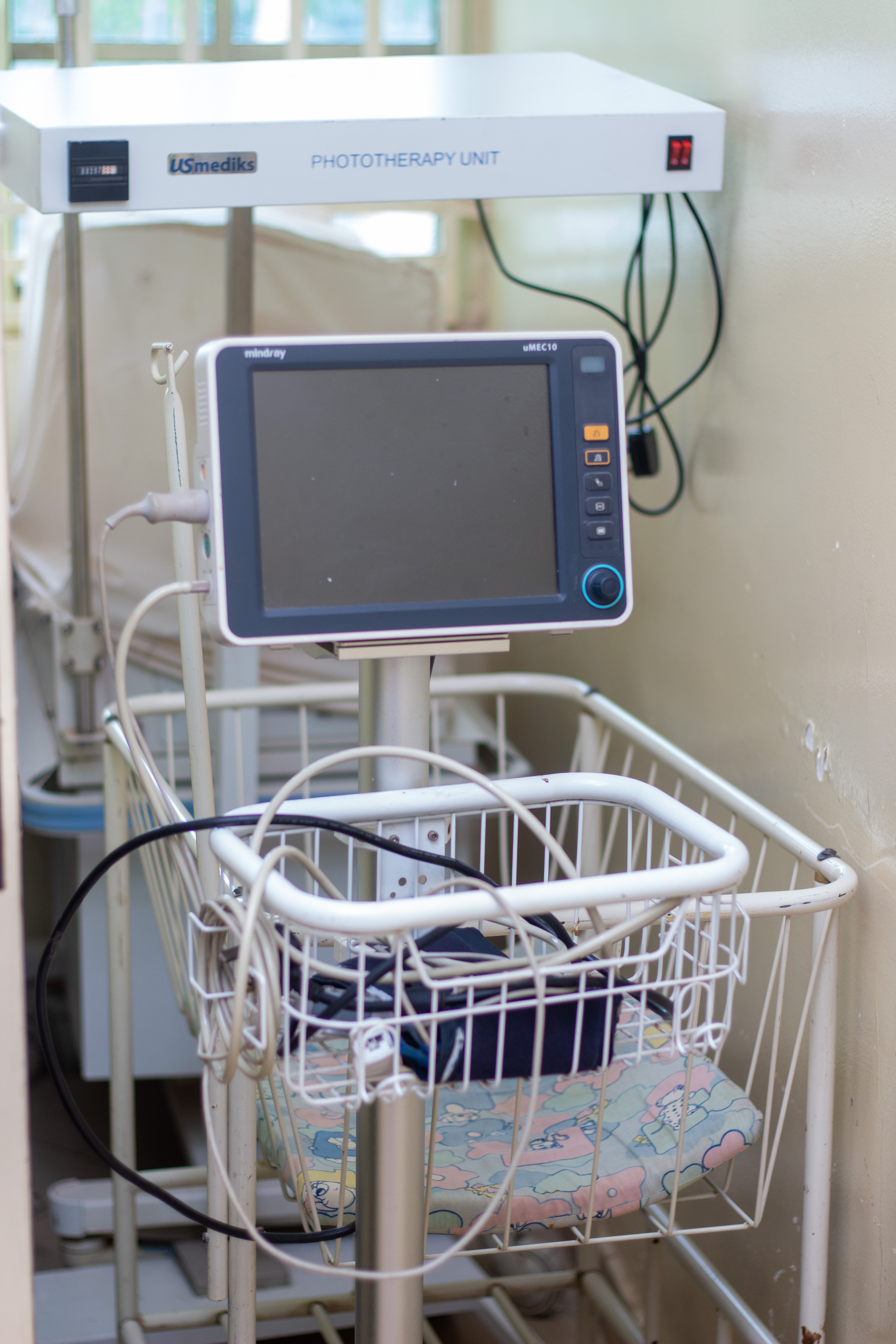 Phototherapy unit And Multiparameter patient monitor
